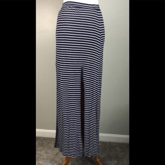 Abercrombie & Fitch Dresses & Skirts - Abmercrombie& Fitch Sz Medium Juniors Split Skirt